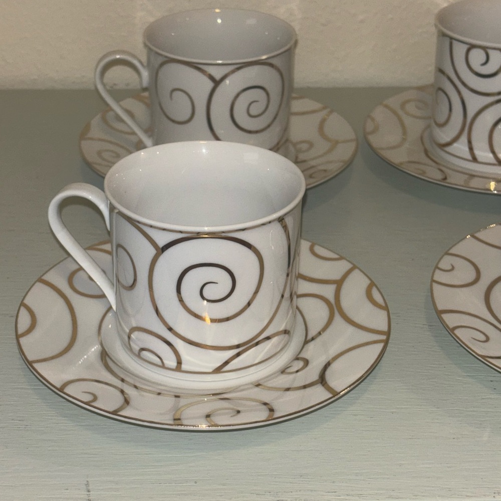 SET OF 4 GOLD SWIRL CUPS AND SAUCERS BY PIER 1